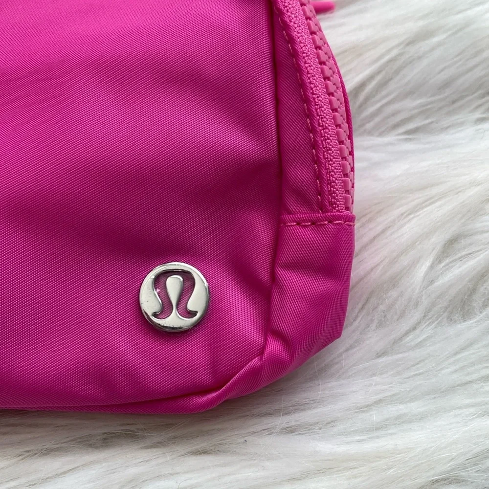 Lululemon | Sonic Pink Everywhere Belt Bag 1L - Picture 4 of 7